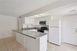 Photo #6: 2701228 Listing 