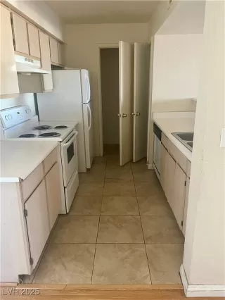 Photo #2: 2701251 Listing 