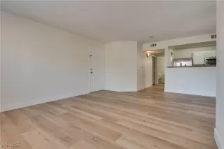 Photo #4: 2701275 Listing 