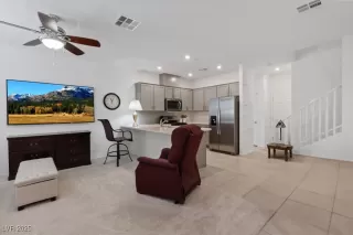 Photo #5: 2701278 Listing