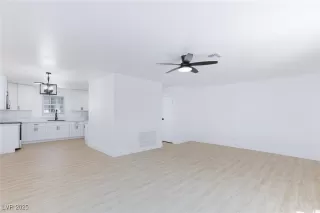 Photo #4: 2701283 Listing