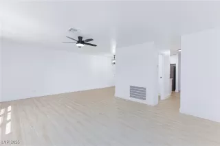 Photo #5: 2701283 Listing