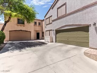 Photo #2: 2701285 Listing