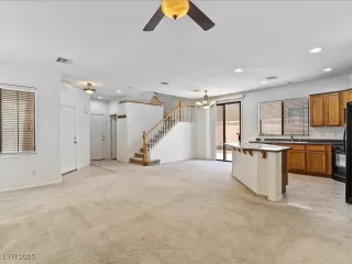 Photo #6: 2701285 Listing