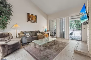 Photo #2: 2701326 Listing