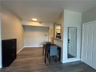 Photo #5: 2701340 Listing