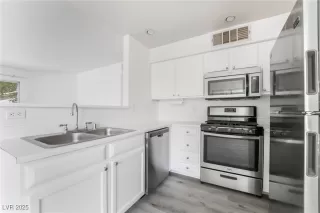 Photo #6: 2701343 Listing 