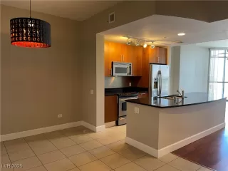 Photo #2: 2701399 Listing 