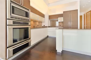 Photo #4: 2701401 Listing