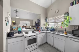 Photo #4: 2701404 Listing