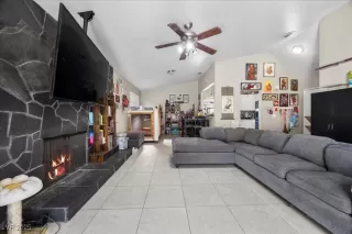 Photo #5: 2701404 Listing