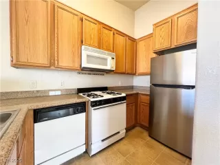 Photo #5: 2701427 Listing 