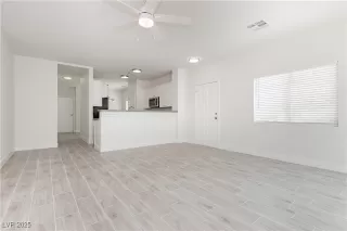 Photo #4: 2701433 Listing