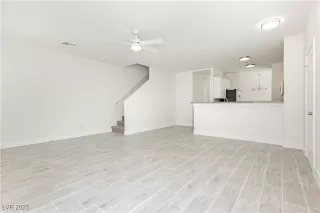 Photo #5: 2701433 Listing