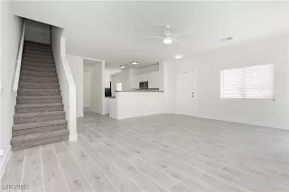 Photo #6: 2701433 Listing