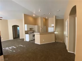 Photo #4: 2701437 Listing 