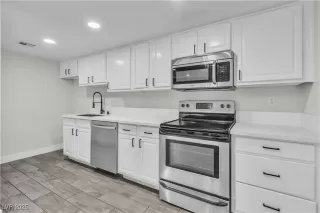 Photo #5: 2701461 Listing