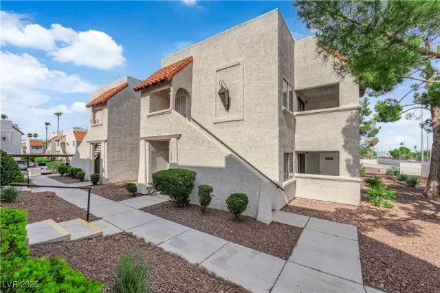 MLS: 2701504 Condo For Sale