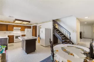 Photo #6: 2701513 Listing