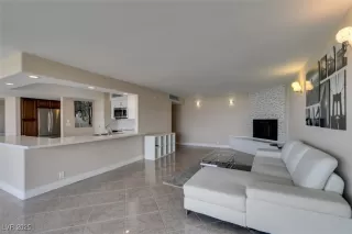 Photo #4: 2701515 Listing