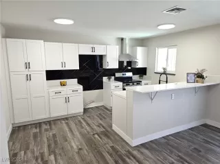 Photo #6: 2701539 Listing 