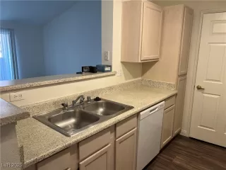 Photo #4: 2701565 Listing 