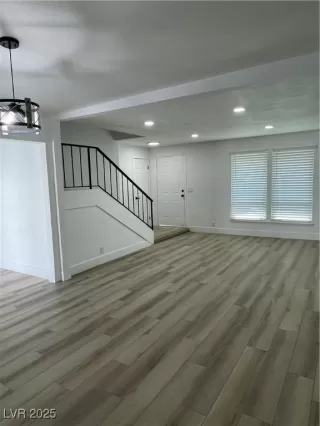 Photo #5: 2701596 Listing