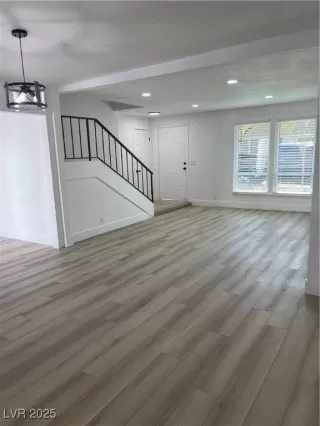 Photo #6: 2701596 Listing