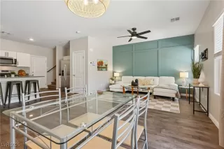 Photo #5: 2701607 Listing