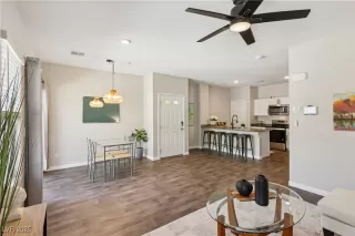 Photo #6: 2701607 Listing