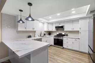 Photo #5: 2701615 Listing