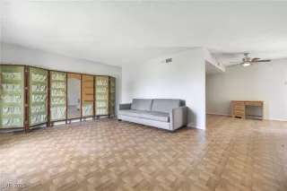 Photo #5: 2701636 Listing