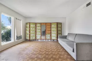 Photo #6: 2701636 Listing