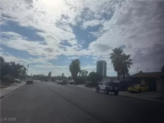 Photo #2: 2701639 Listing 