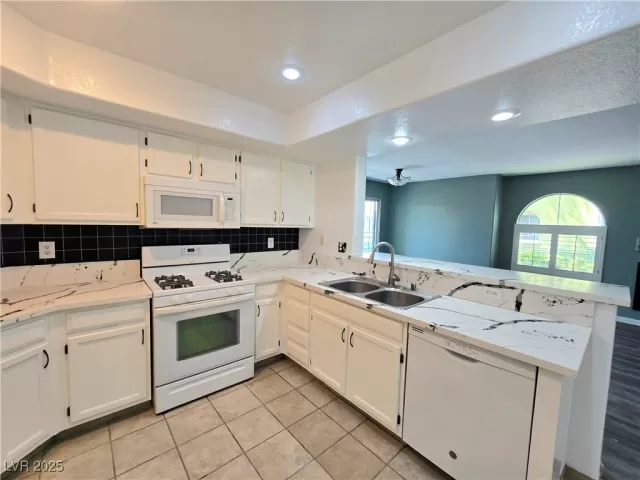 MLS: 2701675 Condo For Sale