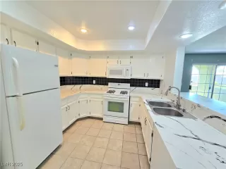 Photo #2: 2701675 Listing