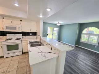 Photo #3: 2701675 Listing