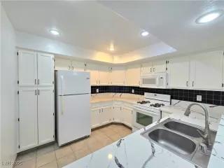 Photo #5: 2701675 Listing