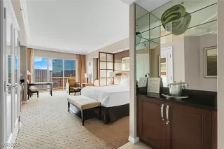 Photo #3: 2701691 Listing