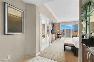 Photo #5: 2701691 Listing