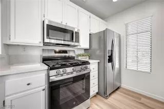 Photo #4: 2701717 Listing