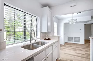 Photo #5: 2701717 Listing