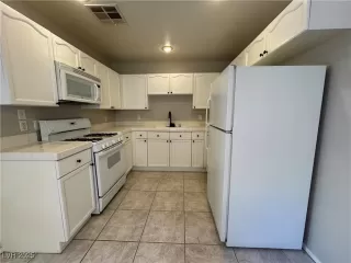 Photo #3: 2701763 Listing 