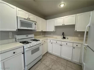 Photo #4: 2701763 Listing 