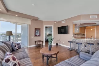 Photo #5: 2701775 Listing