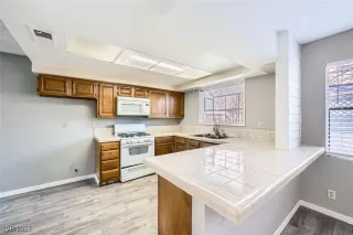 Photo #5: 2701776 Listing