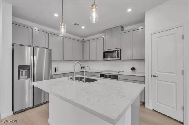 MLS: 2701792 Condo For Sale