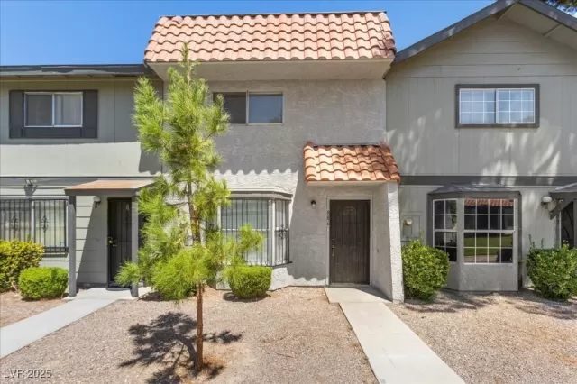 MLS: 2701817 Condo For Sale