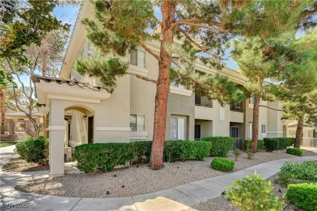 MLS: 2701824 Condo For Sale