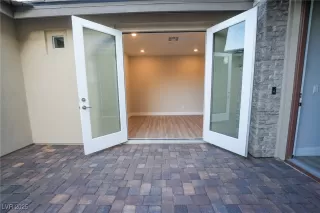 Photo #2: 2701834 Listing